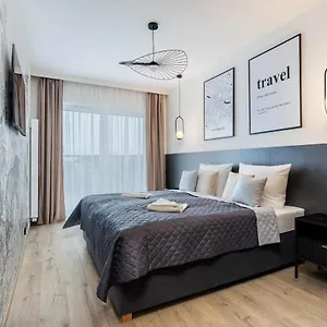 Apartament Klimatyzowany Very Berry Z Parkingiem W Poznaniu By Renters, Poznań